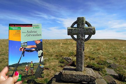 La croix de Rode au départ de la randonnée sur Aubrac