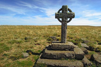 Croix de Rode, au départ de la randonnée au Signal de Mailhebiau, Aubrac