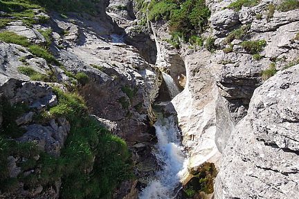 Cascade devant le Cirque d'Estaubé