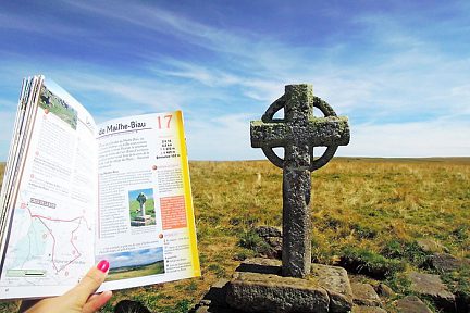 Croix de Rode : départ de la randonnée au Signal de Mailhebiau, en Lozère