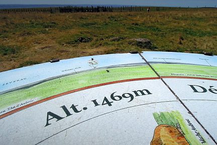 Signal de Mailhebiau 1469 m : Aubrac, Lozère, point culminant
