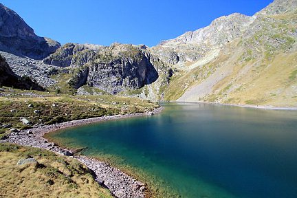 Lac d'Ihéou dans les Pyrénées