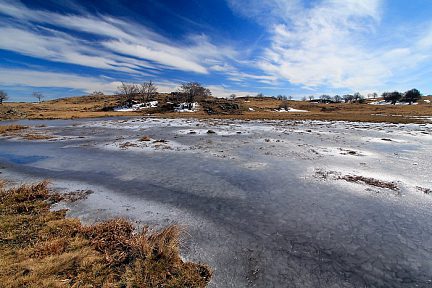 Etendue d'eau gelée en Aubrac