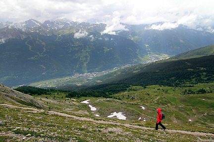Nous marchons sur les crêtes de Peyrolle