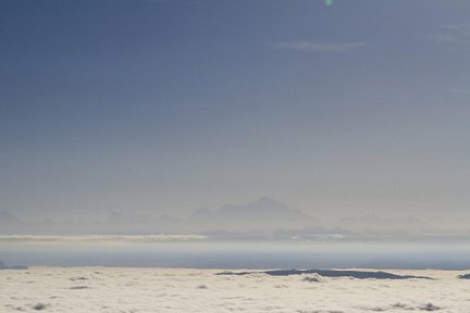 Mont Blanc en arrière plan pendant la montée au Reculet