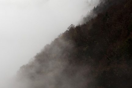 Reculet dans le Jura, entre ciel et brume