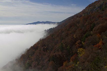 Mer de nuages juste en dessous de nous