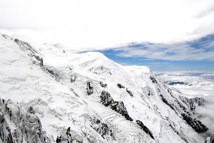 En montant à l'Aiguille du Midi, Alpes, Chamonix