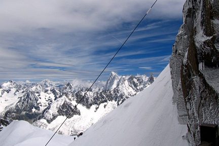 Cordée allant à l'Aiguille du Midi, Alpes, Chamonix