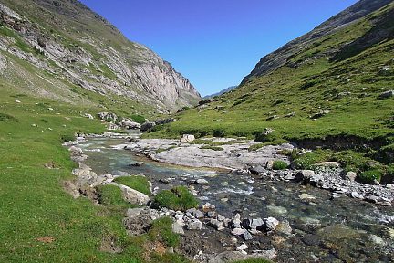 Ruisseau qui passe dans le Cirque d'Estaubé, Pyrénées