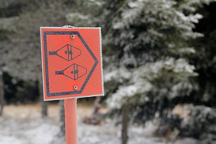 Sentier balisé de raquettes à neige