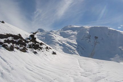 Randonnée dans la neige vers le cabaliros