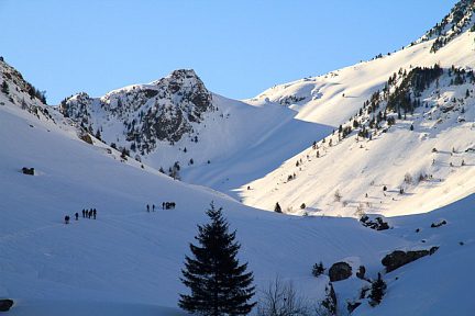 Un groupe de randonneurs nous précède