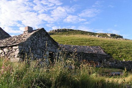 Extérieur du Buron de la Fumade Vieille