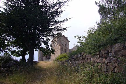 Château de Portes sur le chemin de la Régordane