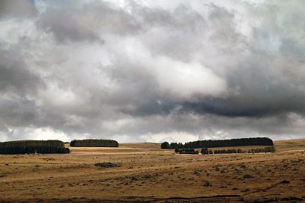 Ciel menaçant sur le plateau de l'Aubrac