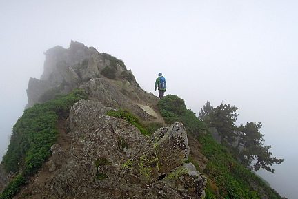 Randonneur en direction du Pic de Viscos, Pyrénées