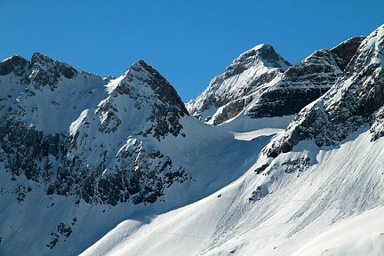 Casque du Marboré enneigé depuis le col de Tentes