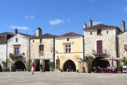 Monpazier, place principale, Dordogne