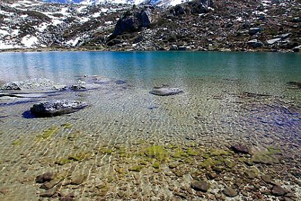 Eaux transparentes du lac Dets Coubous