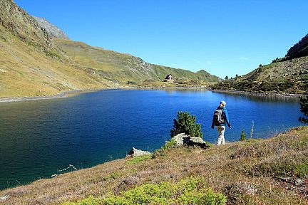 Lac et refuge d'Ilhéou dans les Pyrénées