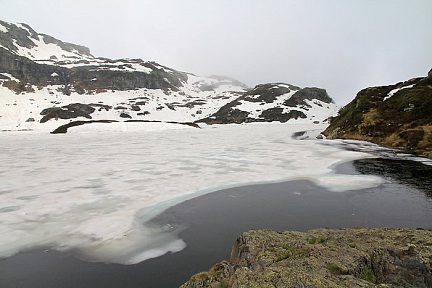 Lac de Pormenaz avant la fonte des neiges