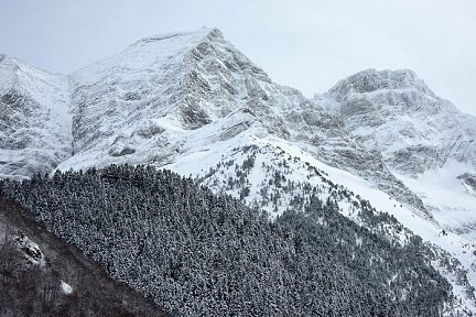 Randonnée dans le cirque de Gavarnie sous la neige fraîche