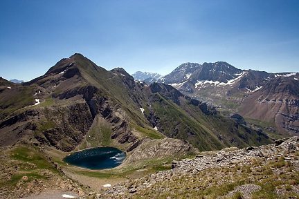 Lac de la Bernatoire et Taillon en arrière plan