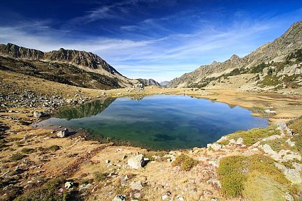 Magnifique lac de Coueyla Gran dans les Pyrénées