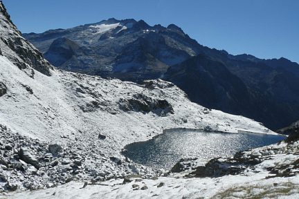 Lac des Gourgoutes et Maladeta vus depuis le Port de La Glère.