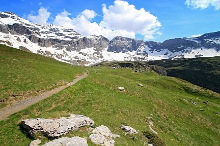 Muraille du cirque de Troumouse