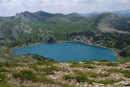 Le lac d'Allos en été