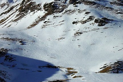 Randonneurs en raquettes,montant au Col du Pourteillou