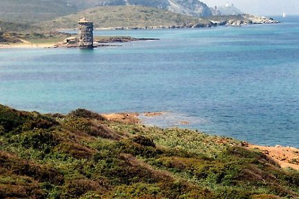 Beau paysage sur le sentier des douaniers en Corse