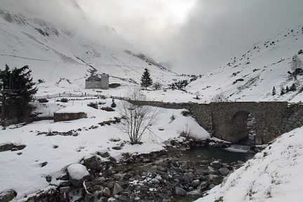 Raquettes à neige au pont de la Gaubie