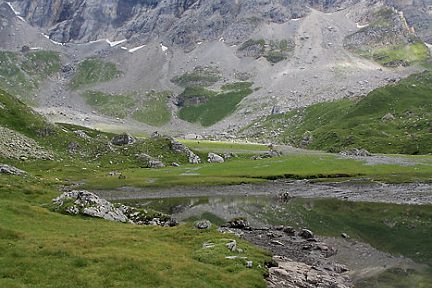 Passage au lac dans le cirque de Troumouse