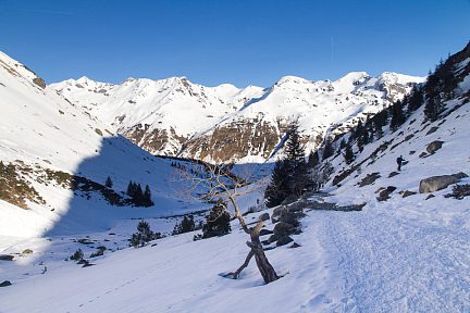 On remonte la piste en s'éloignant de Tournaboup