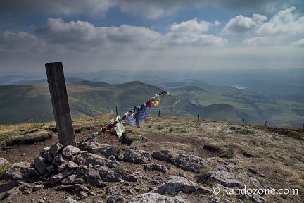 Le cairn du sommet du Puy de la Tache