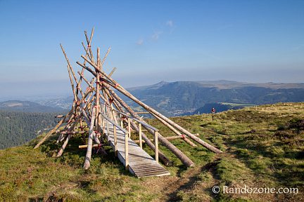 Curieuse sculpture au dessus du Mont-Dore
