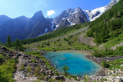 Lac de la Douche et montagnes environnantes