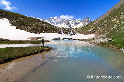 Eau bleue sous le Réou d'Arsine