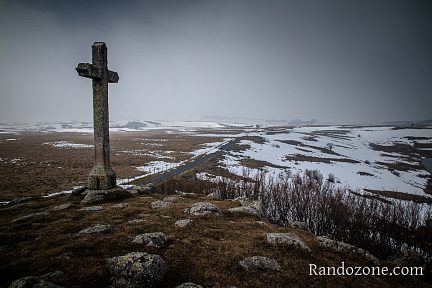 Croix du lac de Saint-Andéol