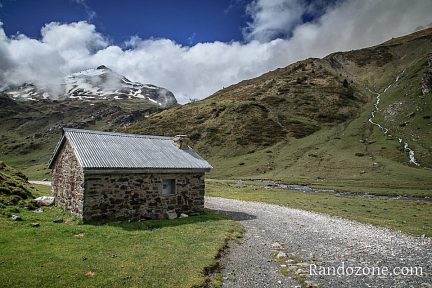 Cabane de Milhas en montant au barrage d'Ossoue