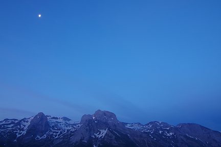 Pic de Ger et lune au levant