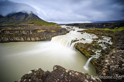 Cascade de Thjófafoss en pause longue