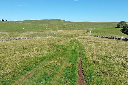 Chemin face au Puy de Gudette