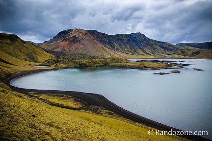 Ciel gris au dessus du Frostastaðavatn