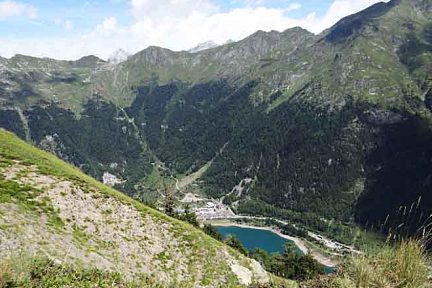 Lac de Fabrèges depuis le sentier en balcon