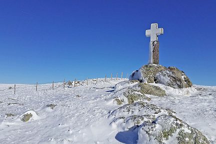 Croix en face du lac des Moines