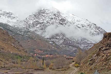 Route qui mène à Imlil et au Toubkal